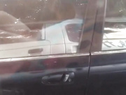 超疯狂，广州1对男女，大白天在马路边脱光车震，旁边车里人一直在拍都没停