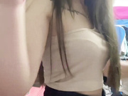 《台湾情侣泄密》非常正点的妹子被假经纪人忽悠掰开鲍鱼自慰