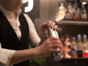 美腿女模酒吧被下药迷奸 无套内射