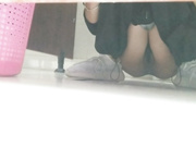 國內廁拍大神潛入某辦公寫字樓公共女廁拍攝各式美女少婦如廁 貌似有個紅衣高跟少婦應該是個女領導 1080P高清原版