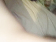 都市小青年就是激情 正对镜头露脸做爱自拍 又亲又操的很火爆 年轻水多玩内射