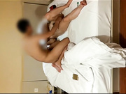 宾馆开房与饭店老板娘大屁股熟女偷情场面太火爆道具69操完一炮休息一会再继续