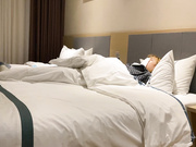 【百度云盘不慎泄密】【MJ精品】KTV包房灌醉02年样貌清纯教师妹子带入酒店脱光任意玩弄 道具玩穴爆菊花绝对刺激(附图)1080P高清原版