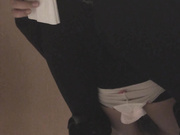 某大型商場公共女廁全景拍攝各式美女少婦如廁 有個只顧著玩手機的美少婦鮑魚很肥厚 看得欲火焚身 1080P原版高清