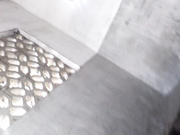 某縣城市場旁邊公共旱廁拍攝到的很有韻味的豐滿黑絲少婦如廁 貌似被發現了～1080P高清