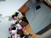 居家網絡攝像頭破解拍攝到的大白天夫妻兩在兒子單人床上啪啪打炮 高清完整版