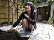 [REAL-898] 旅行に来て浮かれている女を襲撃。色白で良いカラダしていたから - 1of5