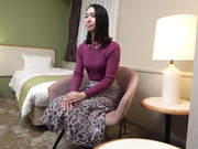 [OTIN-015] イチャラブ不倫 笑顔の奥に秘めた情熱が高ぶりを抑えられず他人棒でイき狂う！精子欲しさに時間いっぱいハメ続けて痙攣絶頂！ 三池小春 - 1of5