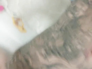 滿背紋身騷浪妹子和紋身哥鏡頭前現場表演雙人啪啪大秀 內褲套頭舔奶口交騎乘後入幹得直叫求饒 對白誘惑