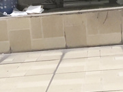 【精品厕拍】，胆大心细，坑神躲藏高校女厕，隔板缝偷拍多位学姐方便，看不清还补光，附加露脸照片