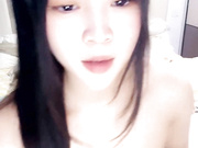 极品学妹全程露脸奶大肤白颜值高，玩弄电动假鸡巴插入骚穴，呻吟可射表情好骚，撅着屁股求草，自己舔淫水