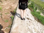 海角大神『强上女房东』超爽新作路过少妇房东所在地 按在河摊上野战操她后入内射 高清720P原档