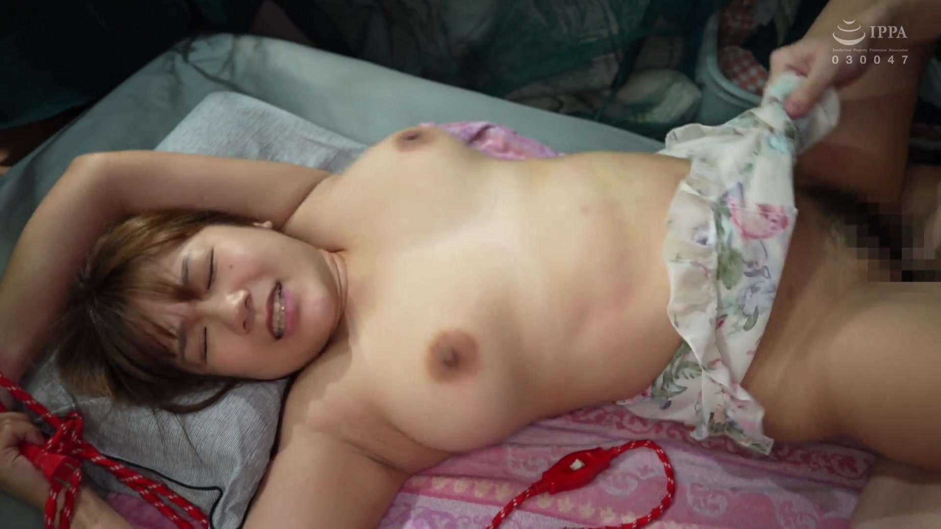 RNA-007 素人の縛り生中出し【悶絶爆乳ダイナマイト妻編】マッサージに来た奥さんがマンガみたいなドデカい乳なんで眠らせて好き放題しました。 - 5of5