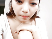 颜值不错的小少妇露脸激情大秀，逼里塞着炮击抽插，跟狼友撩骚互动脱光光，揉奶玩逼跳蛋自慰淫荡，浪叫不止