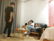 两位大叔带着自己的娇妻酒店玩换妻❤️洗完澡换上黑丝淫乱4P开演