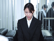 JUR-601 人妻秘書、汗と接吻に満ちた社長室中出し性交 市来まひろ - 1of5