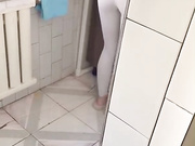 母子乱伦身材超好小妈偷情被儿子知情，趁着做瑜伽换衣摸小穴威胁做爱，欲火焚烧插入秒射天啊