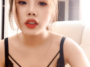 风骚学妹露脸直播赚生活费，淫声荡语互动听狼友指挥脱光光，揉奶玩逼自己抠自慰呻吟，表情好骚精彩不要错过