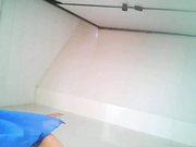 TP某大学校花鑫若兰气质蓝色裙子美女竟然也是尿完不擦的