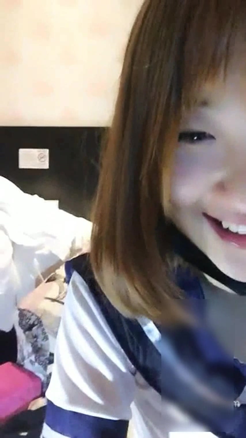 98年清纯美女主播为了跑车道具按照网友要求床上表演钢管舞,秋千上被男友狠操,真漂亮,高撸点