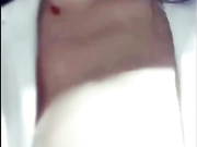 做生意玩直播两不误的大胆美腿漂亮少妇商铺内真空裸播露奶露逼无视身边的路人对白清晰