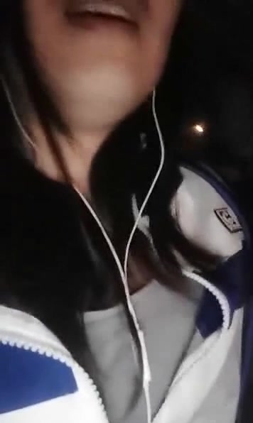 初生牛犊不怕虎运动服学妹不戴口罩户外勾引滴滴司机剥光猪车震然后去商场厕所嘘嘘