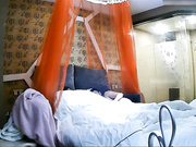 精品酒店偷拍清纯漂亮的小美女被性能力不是很强的小胖哥连续搞了2次好像还没满足,把自己累得躺那不动了!