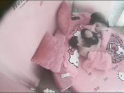 特色宾馆偷拍胸大白嫩的长发大学美女装清纯不配合被男友扯掉裤子强行进入,敏感度太高男的一动就啊啊大叫!