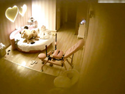 文艺范的漂亮大学美女被厉害的男友操第2次时哀求：不要了,我不行了.接着干第3次.女的特别能叫床!