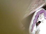 小旅馆大圆床偷拍两对开房的情侣后面那小伙貌似很猛射了骚女一肚皮