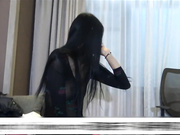 167CM清纯邻家女孩高挑模特 很配合摄影师酒店1小时换了5套情趣装拍摄但一摸就说要加钱 这么漂亮加一倍都行