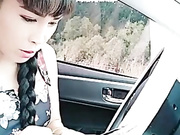 东北豪放姐自驾约炮中年粉丝到路边瓜棚野战玩着正爽瓜棚的看护回来了粉丝立马溜人了