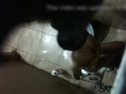 偷窥楼下出租屋新来的租客洗澡年轻貌美