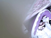 温馨钟点房喝着红牛的小青年与电话多业务有点忙的销售姐姐啪啪啪主动吃J8搞硬女上表情享受还说用力