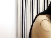 两个幸运的粉丝被少妇主播选中到家里约炮玩3P真大胆敢不戴套玩