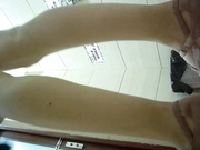 商场女厕偷拍 第一个妹子真心漂亮 穿的也时尚很清爽的感觉