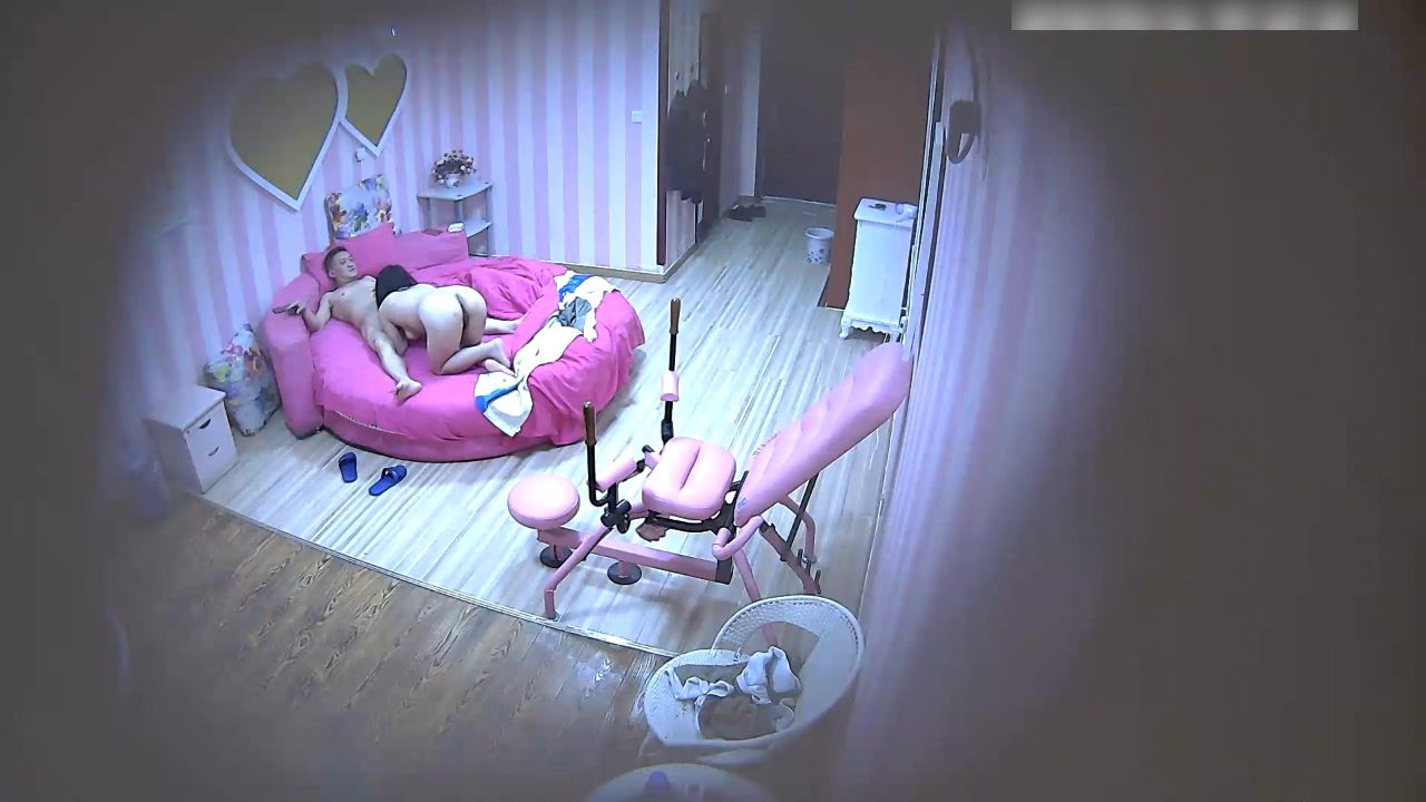 情趣约炮房中年大叔艳福不浅约啪女人味十足美少妇情妇撅着大腚给口活初尝新型炮椅异常兴奋啊啊饥渴呻吟