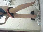 模样俊俏的红奶罩粉内裤小妹,阴毛真旺盛肥穴都快包住了