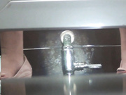 外站最新流出高校女厕近距离偷拍有几个非常不错的美女