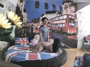 特色酒店伦敦主题房TP大屁股丰满女友貌似很饥渴没有得到满足要自摸