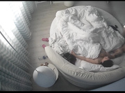 圆床俯拍混社会的霸气纹身大哥与肥臀大波情人开房啪啪啪姿势不多但是挺生猛的貌似无套内射