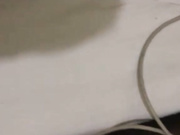 两个屌丝小伙旅馆嫖妓第一个小姐加钱也不让拍脸打电话让老鸨带另一个小姐来300块包夜