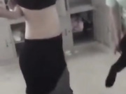 国产公共浴室更衣间近距离偷拍个年轻靓妹身材好下面毛毛性感对话清晰