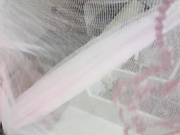 很有表演天赋的妹子 闺床上演绎吃了春药浑身欲火难耐 脱光衣服模仿呻吟被男人干