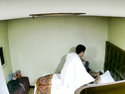 看起来挺老实的小青年艳福不浅旅店与吊钟大奶良家人妻少妇偷情叫的骚很激情颜射精子涂脸说美容的对白精彩