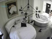 豪华套房全视野偷拍 两个手机控的小年轻 操逼啪啪手机不离手玩的很嗨