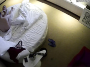 今天发个狠货大圆床宾馆偸拍罕见的啪啪只是听说的画面并不多见床上地板沙发操了一路呻吟声太狠太牛逼了