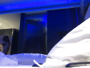 车展上认识的性感站台美女嫩模,私下谈好价钱约到酒店,卫生间洗手时男的迫不及待去干她,又到床上脱光操.国语!