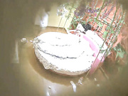 特色情趣酒店鸟笼花房偷拍年轻情侣女女上位还一边玩手机