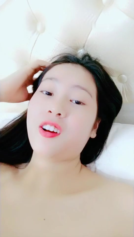 清纯漂亮00后情侣啪啪秀 女主清纯 激情啪啪 十分诱人